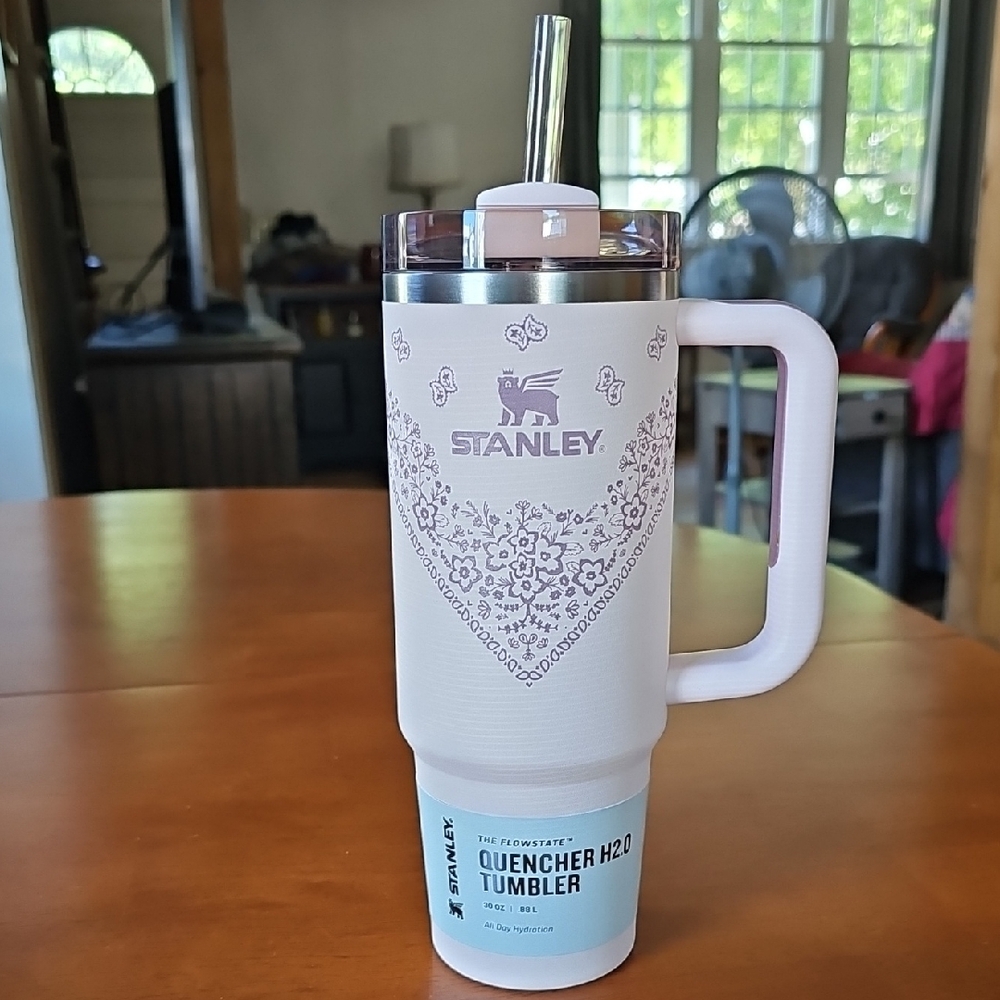 Stanley 30 oz Quencher H2.0 Flowstate Tumbler